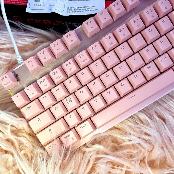 Pink RGB Mechanical Keyboard • Blue Switches • 87 Keys • Motospeed CK82 - Picture 4 of 7